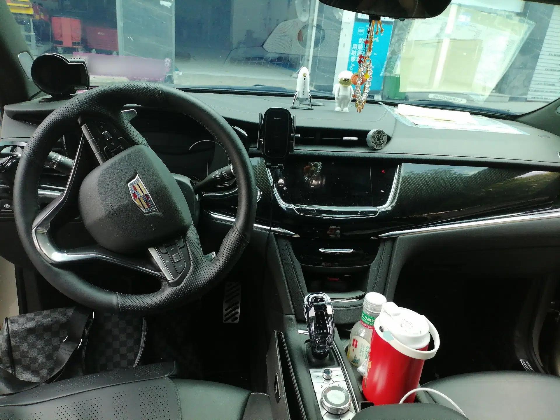 Cadillac XT6 2022 2.0T Six-Seater Four-Wheel-Drive Prestige Version — миниатюра 9