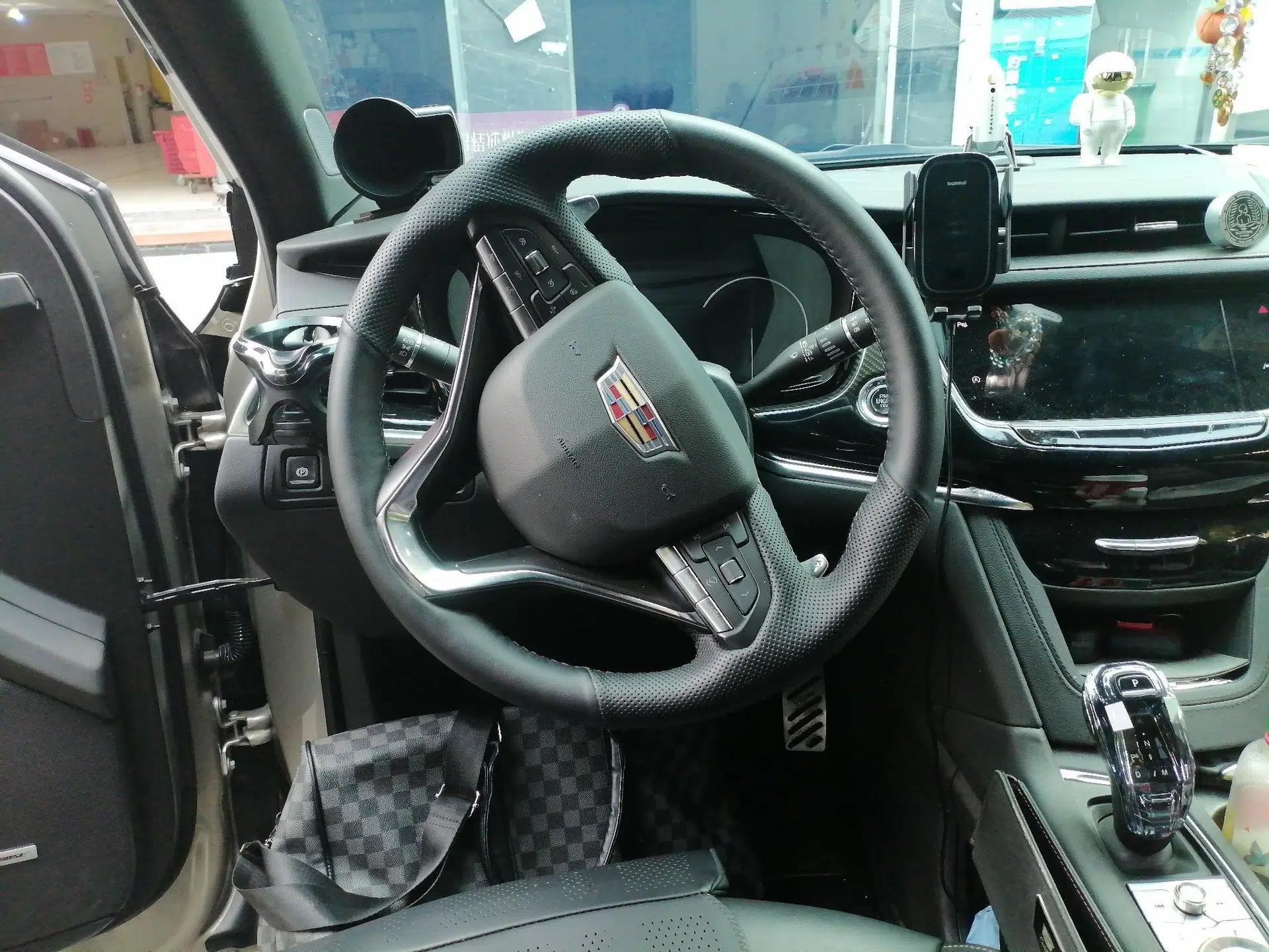 Cadillac XT6 2022 2.0T Six-Seater Four-Wheel-Drive Prestige Version — миниатюра 10