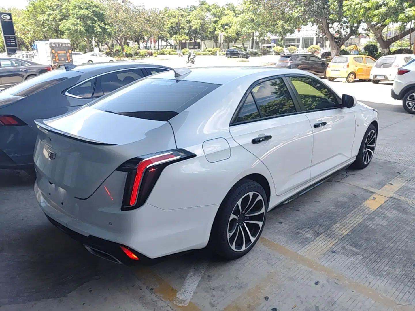 Cadillac CT4 2023 25T Luxury Model — миниатюра 6