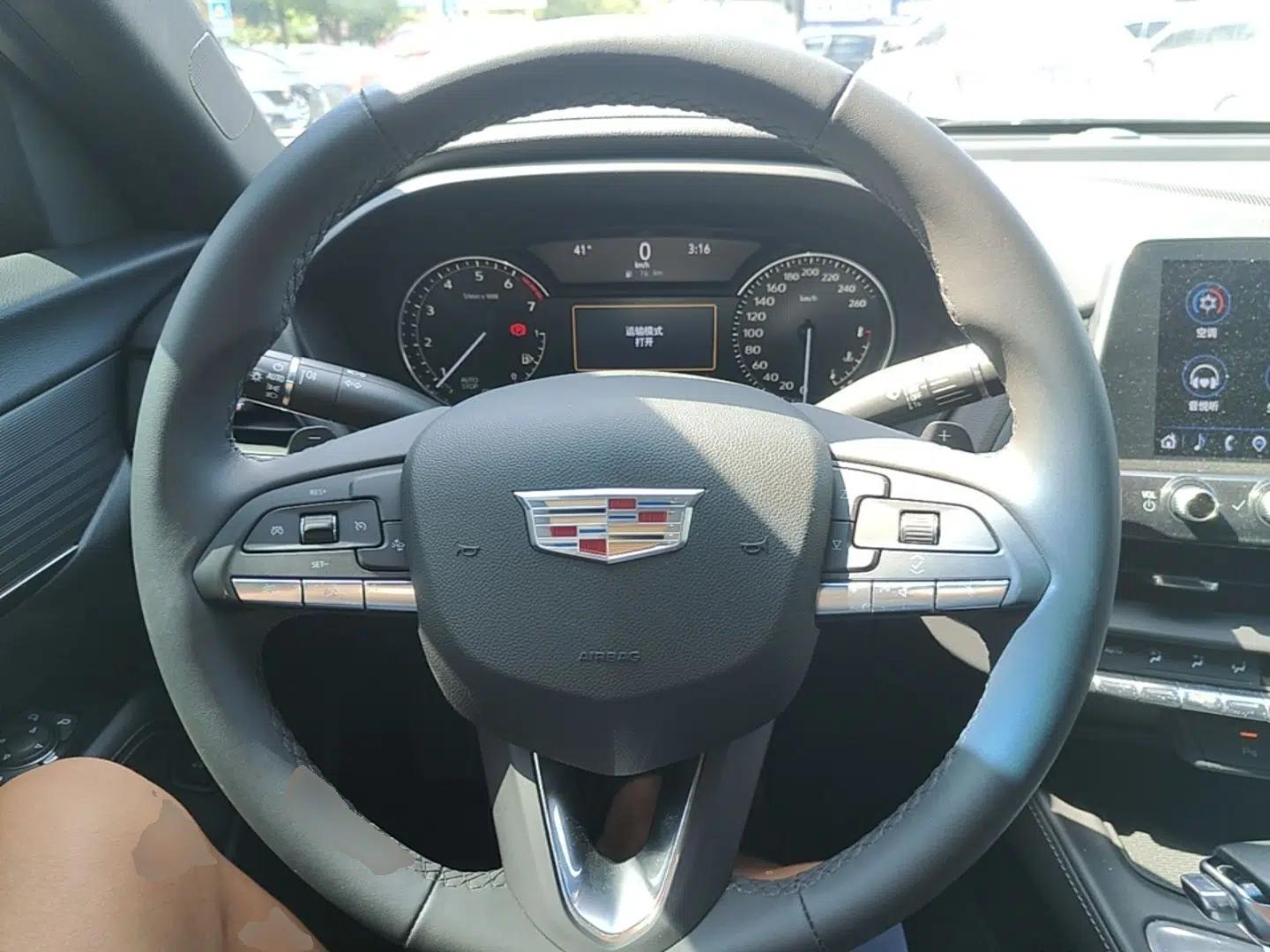 Cadillac CT4 2022 28T Fashion Edition — миниатюра 18