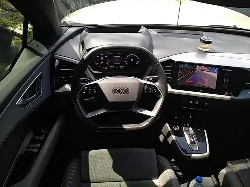 Audi Q5 e-tron 2022 Model 40 e-tron Star Edition Mech Suit — миниатюра 11