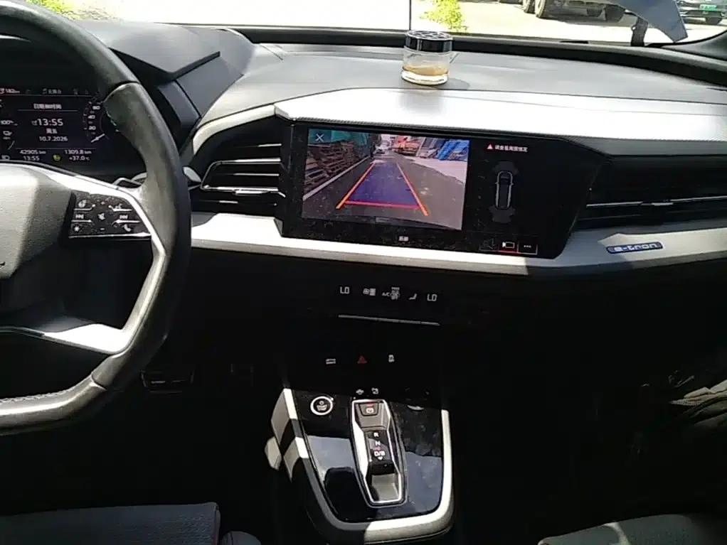 Audi Q5 e-tron 2022 Model 40 e-tron Star Edition Mech Suit — миниатюра 13