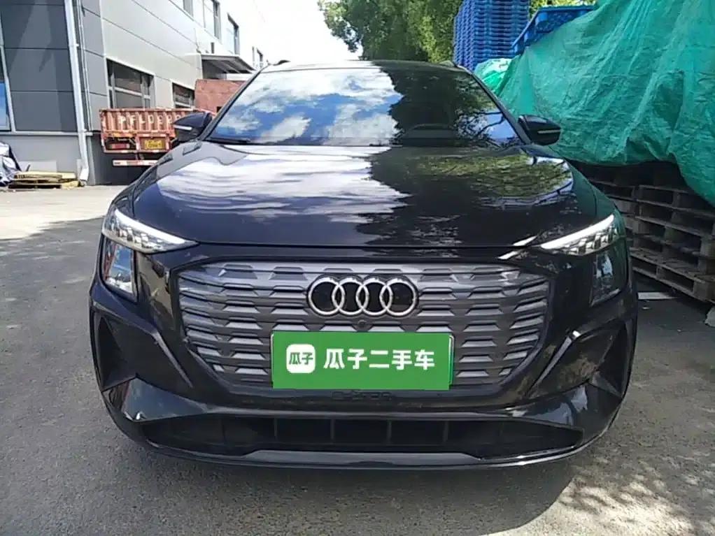 Audi Q5 e-tron 2022 Model 40 e-tron Star Edition Mech Suit — миниатюра 3