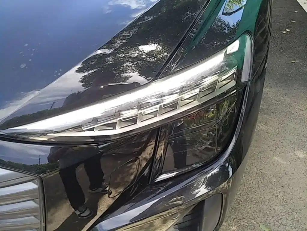 Audi Q5 e-tron 2022 Model 40 e-tron Star Edition Mech Suit — миниатюра 24
