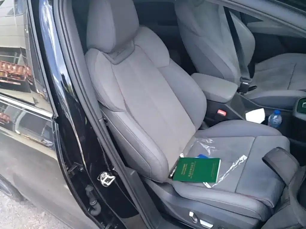 Audi Q5 e-tron 2022 Model 40 e-tron Star Edition Mech Suit — миниатюра 25