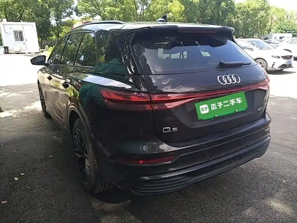 Audi Q5 e-tron 2022 Model 40 e-tron Star Edition Mech Suit — миниатюра 5