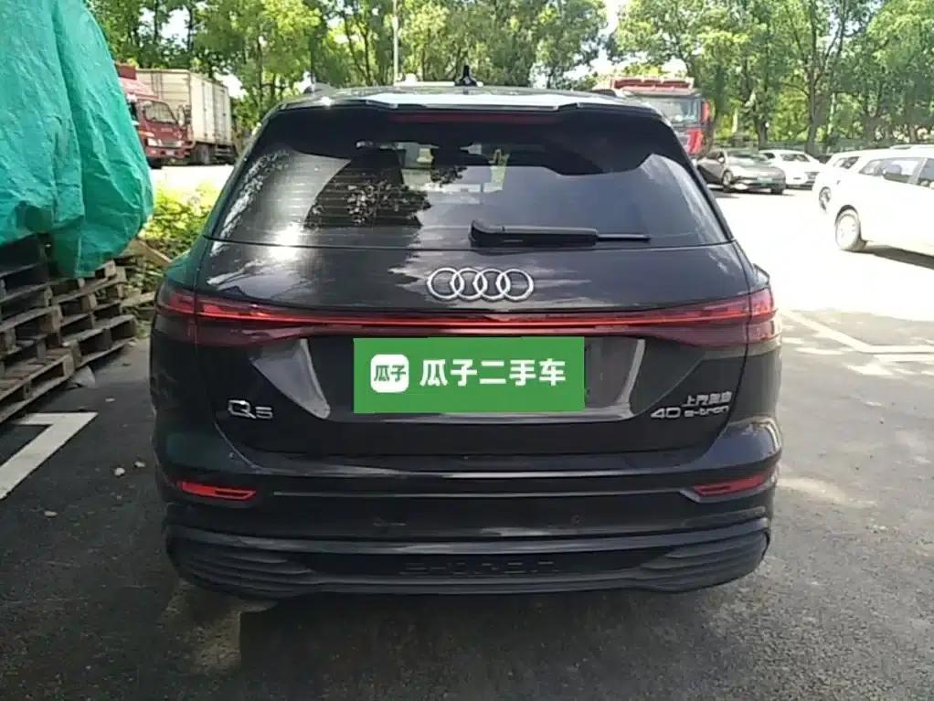 Audi Q5 e-tron 2022 Model 40 e-tron Star Edition Mech Suit — миниатюра 6