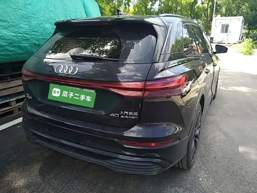Audi Q5 e-tron 2022 Model 40 e-tron Star Edition Mech Suit — миниатюра 7
