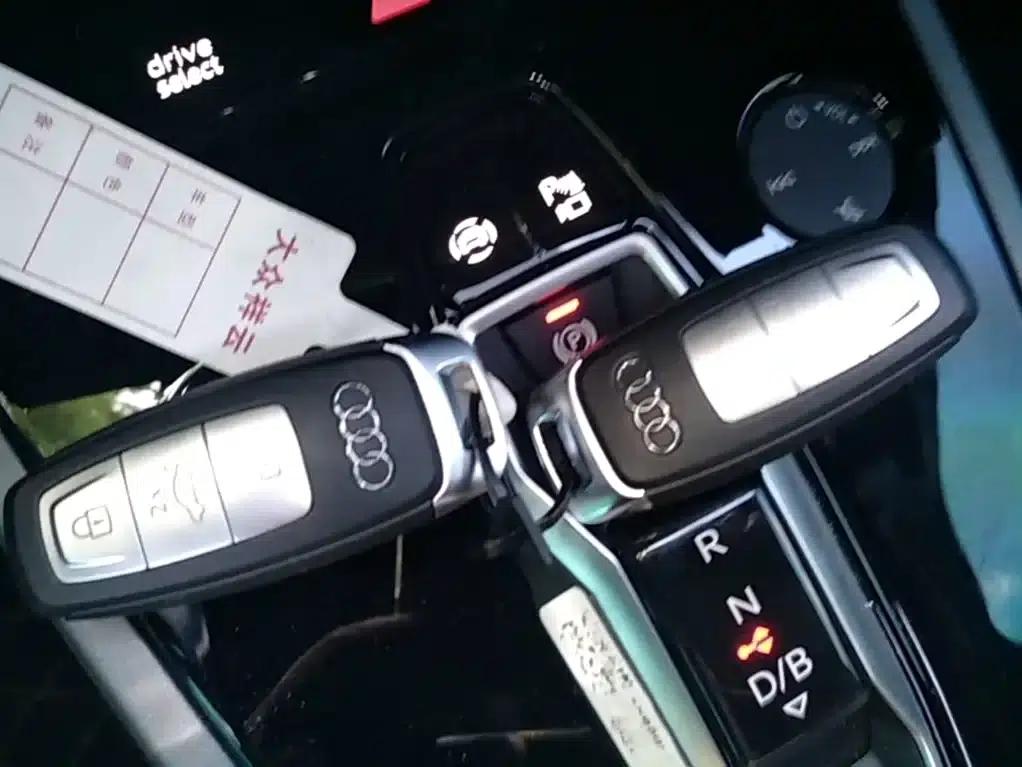 Audi Q5 e-tron 2022 Model 40 e-tron Star Edition Mech Suit — миниатюра 9