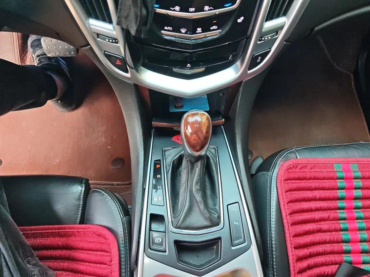 Cadillac SRX 2015 3.0L Elite Model — миниатюра 14