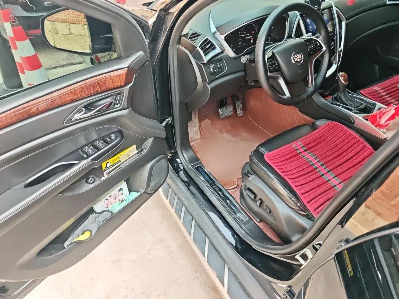 Cadillac SRX 2015 3.0L Elite Model — миниатюра 16