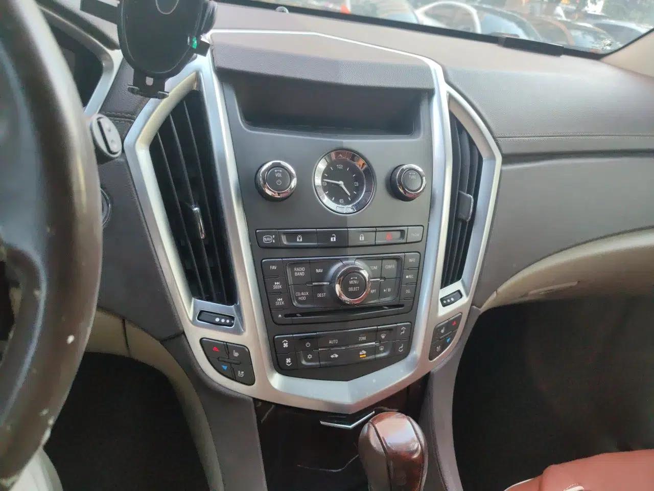 Cadillac SRX 2010 3.0L Flagship Edition — миниатюра 13