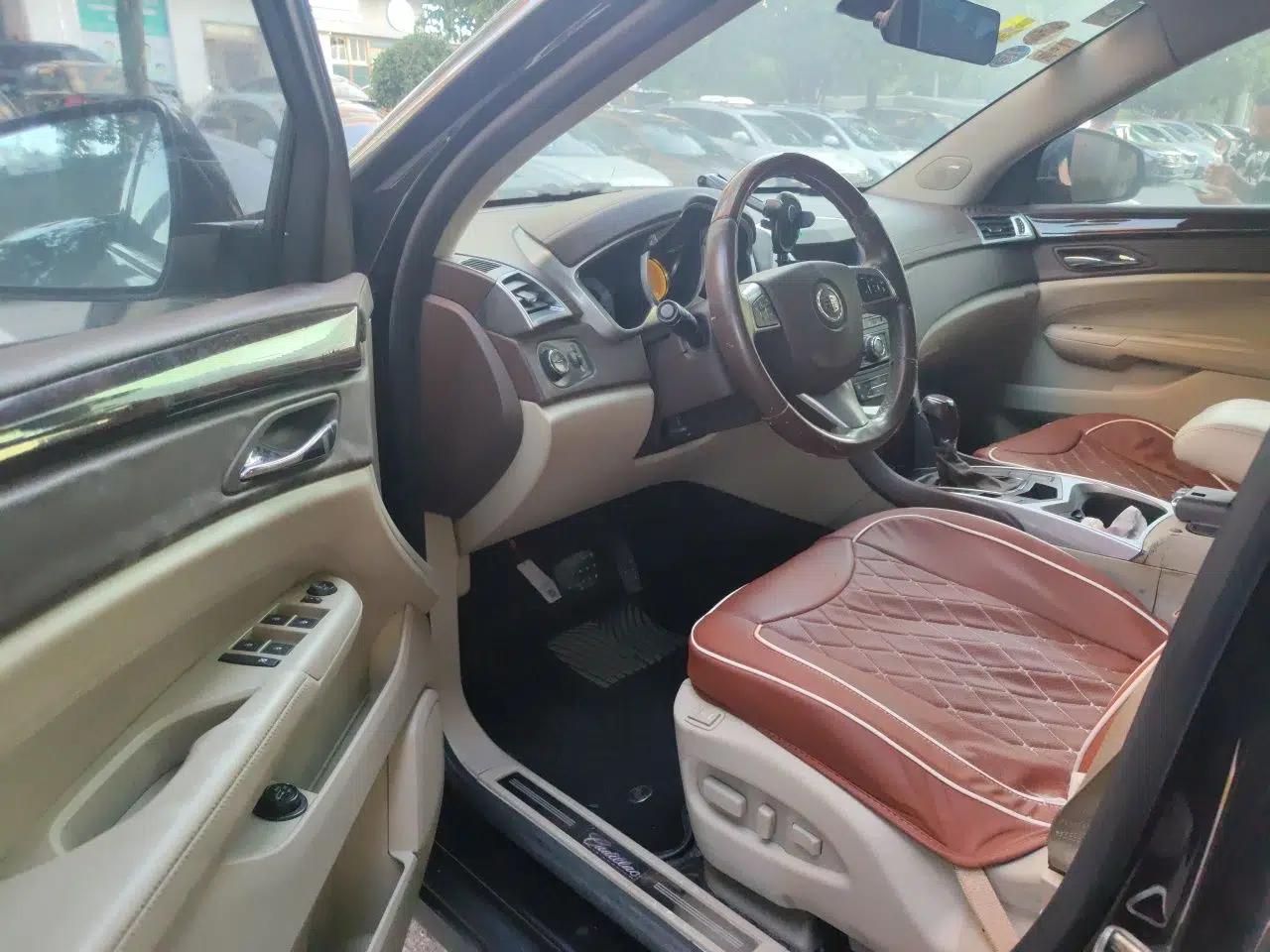 Cadillac SRX 2010 3.0L Flagship Edition — миниатюра 16