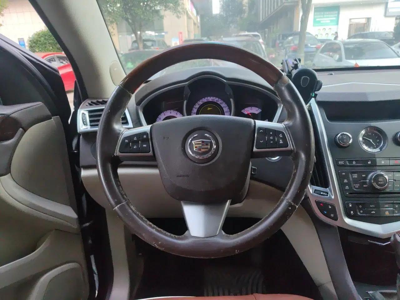 Cadillac SRX 2010 3.0L Flagship Edition — миниатюра 10