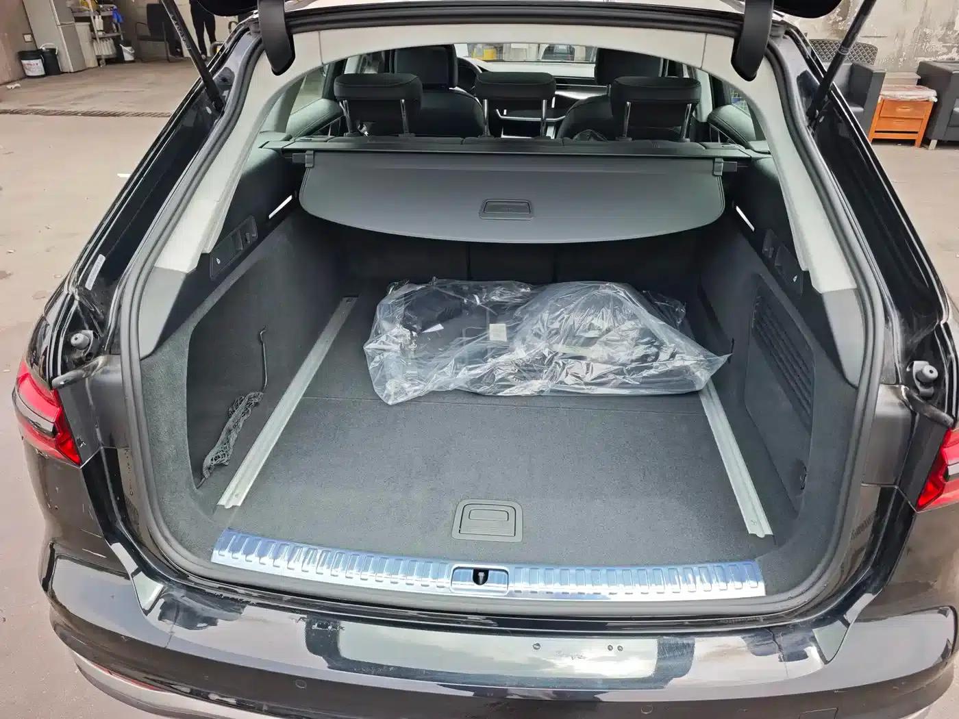 2025 Audi A6 allroad quattro Explorer 55 TFSI Premium Off-Road Model (Imported) — миниатюра 17