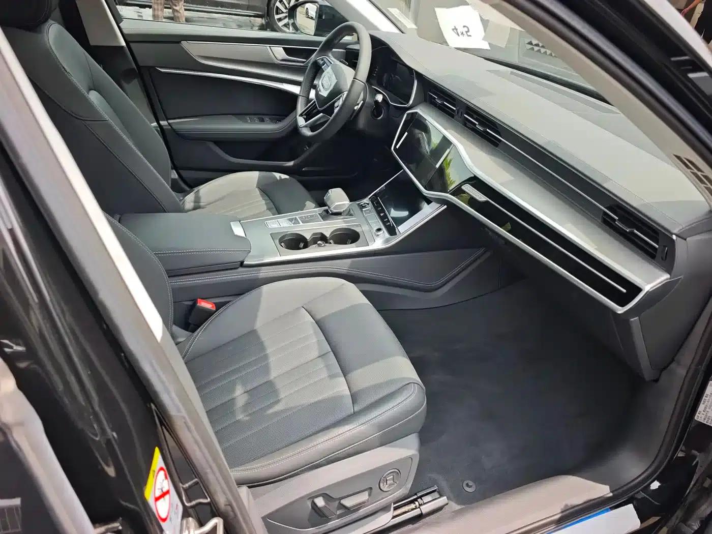 2025 Audi A6 allroad quattro Explorer 55 TFSI Premium Off-Road Model (Imported) — миниатюра 6
