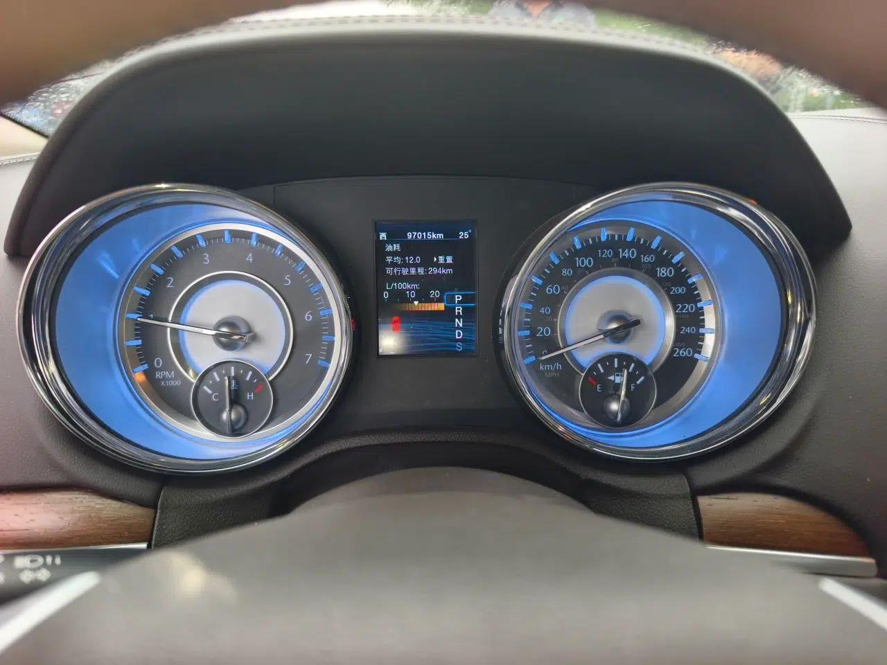 Chrysler 300C 2014 3.0L Excellence Edition — миниатюра 11