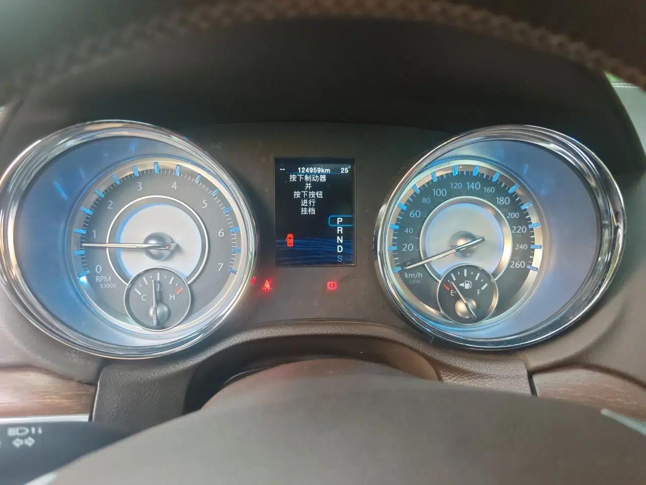 Chrysler 300C 2013 3.6L Prestige Edition — миниатюра 11