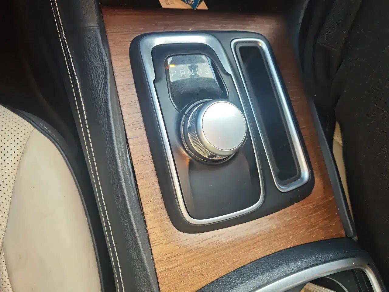 Chrysler 300C 2016 3.0L Supreme Edition — миниатюра 14