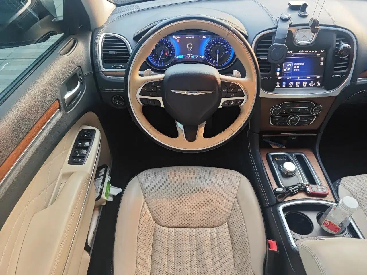 Chrysler 300C 2016 3.0L Supreme Edition — миниатюра 10