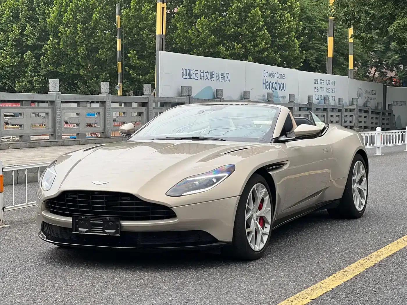 Aston Martin DB11 2019 4.0T V8 Volante — миниатюра 1