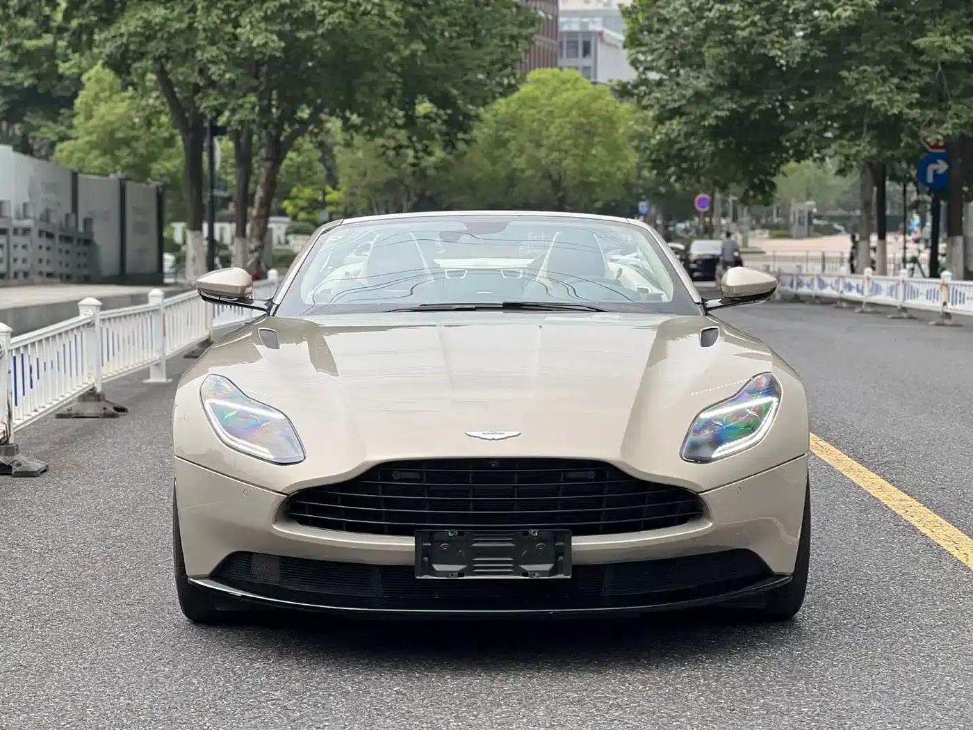Aston Martin DB11 2019 4.0T V8 Volante — миниатюра 2