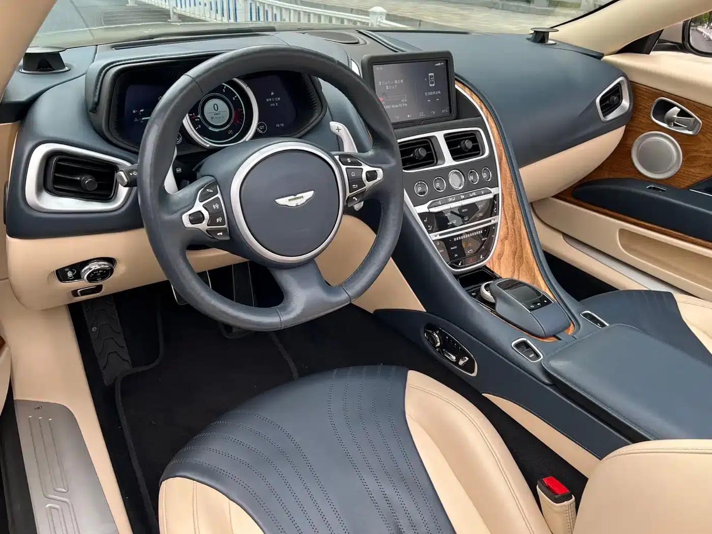 Aston Martin DB11 2019 4.0T V8 Volante — миниатюра 3