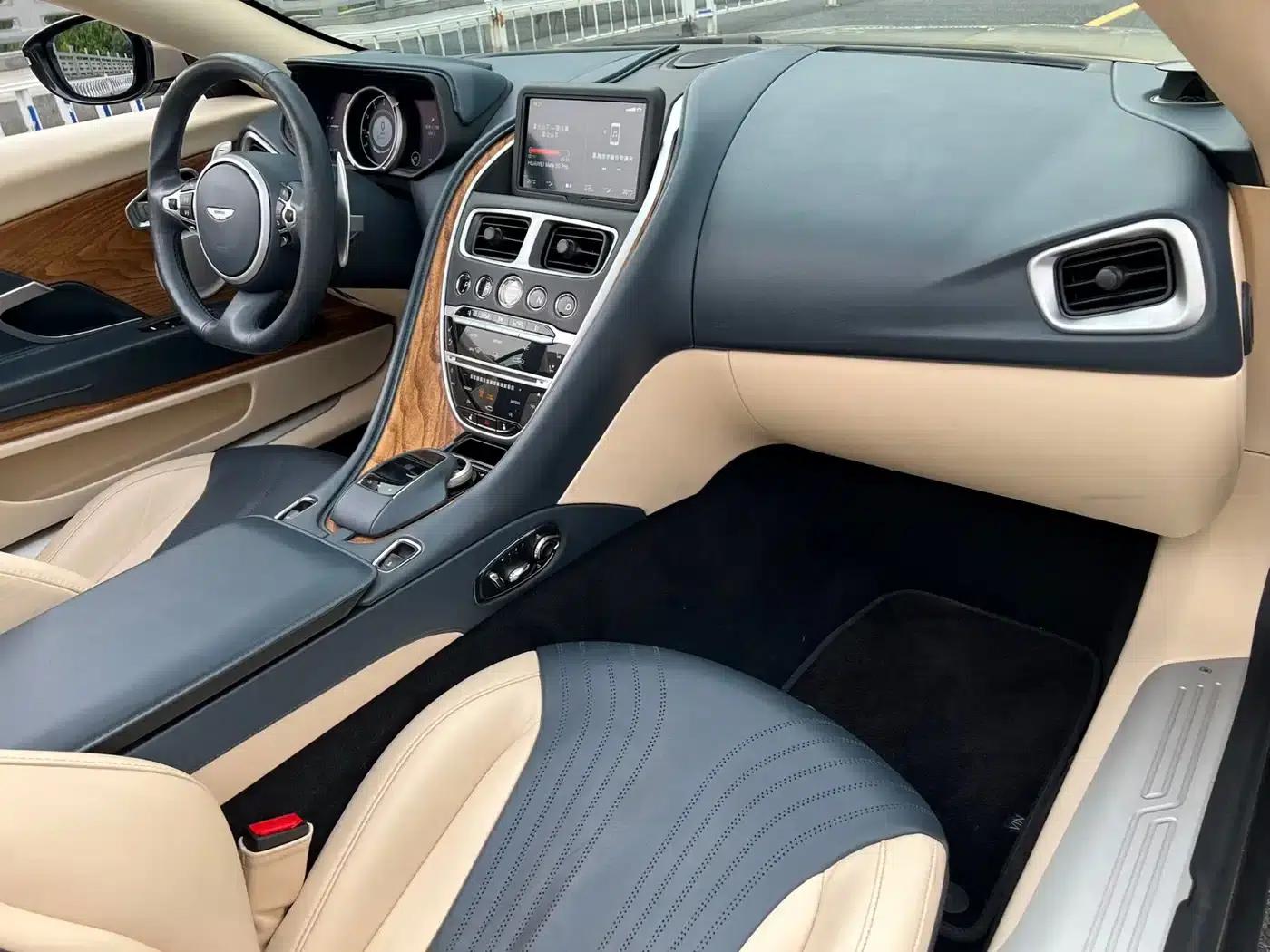 Aston Martin DB11 2019 4.0T V8 Volante — миниатюра 6