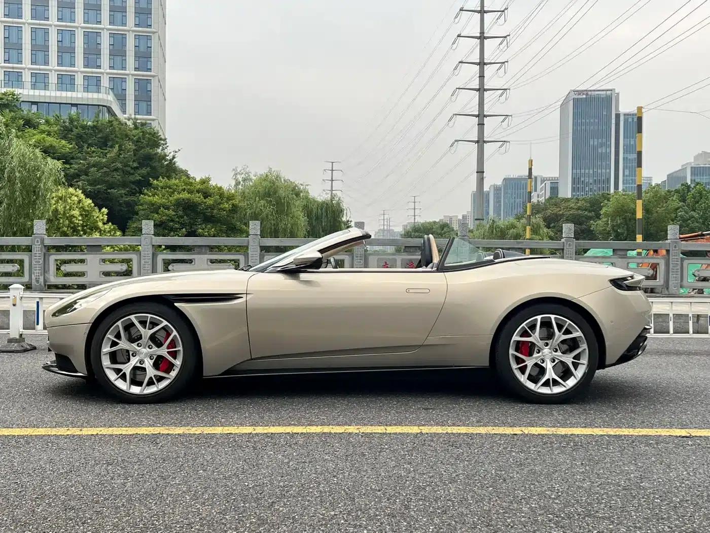 Aston Martin DB11 2019 4.0T V8 Volante — миниатюра 7