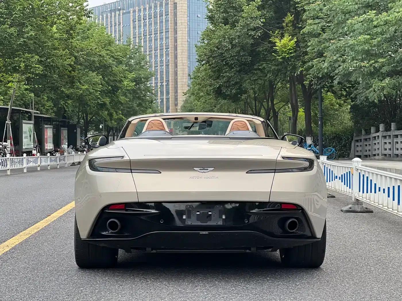 Aston Martin DB11 2019 4.0T V8 Volante — миниатюра 8