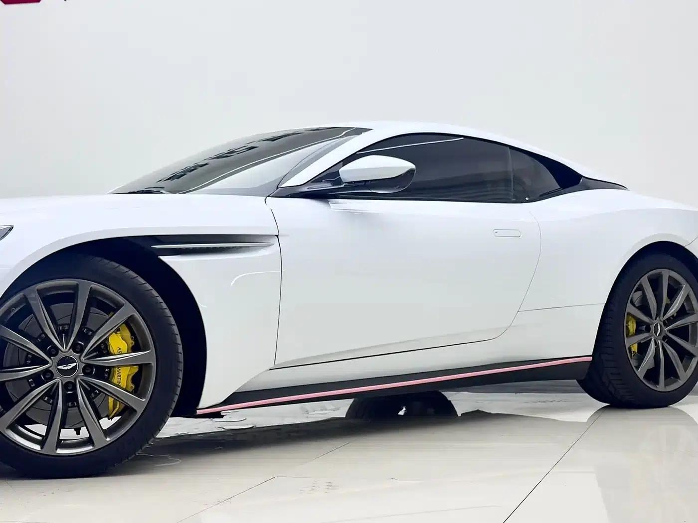 Aston Martin DB11 2019 4.0T V8 Coupe — миниатюра 14