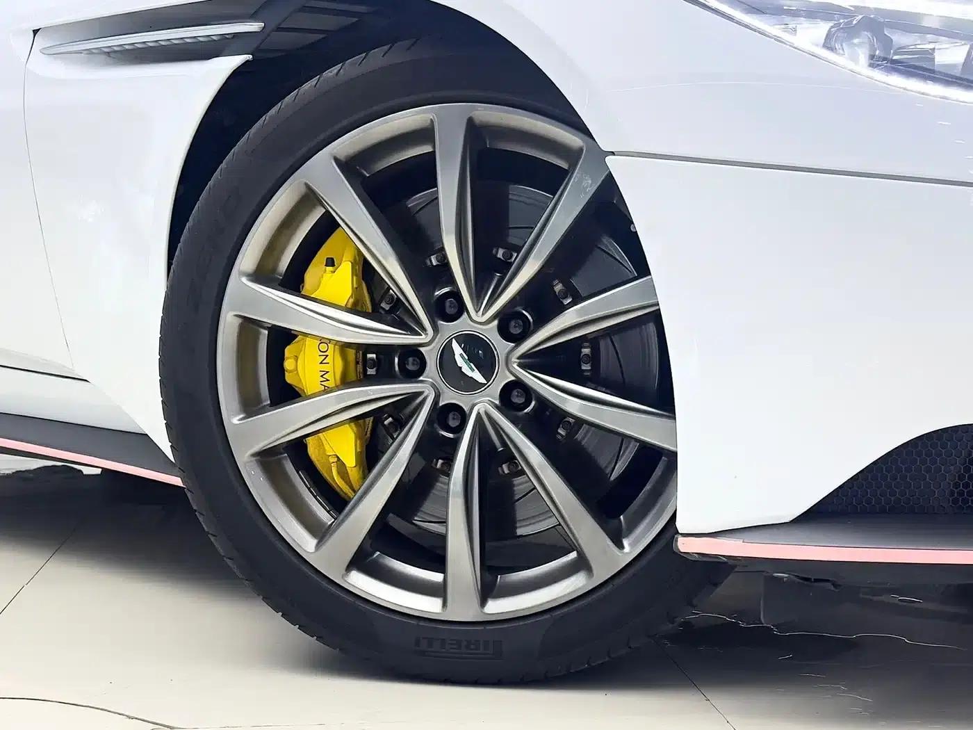 Aston Martin DB11 2019 4.0T V8 Coupe — миниатюра 15