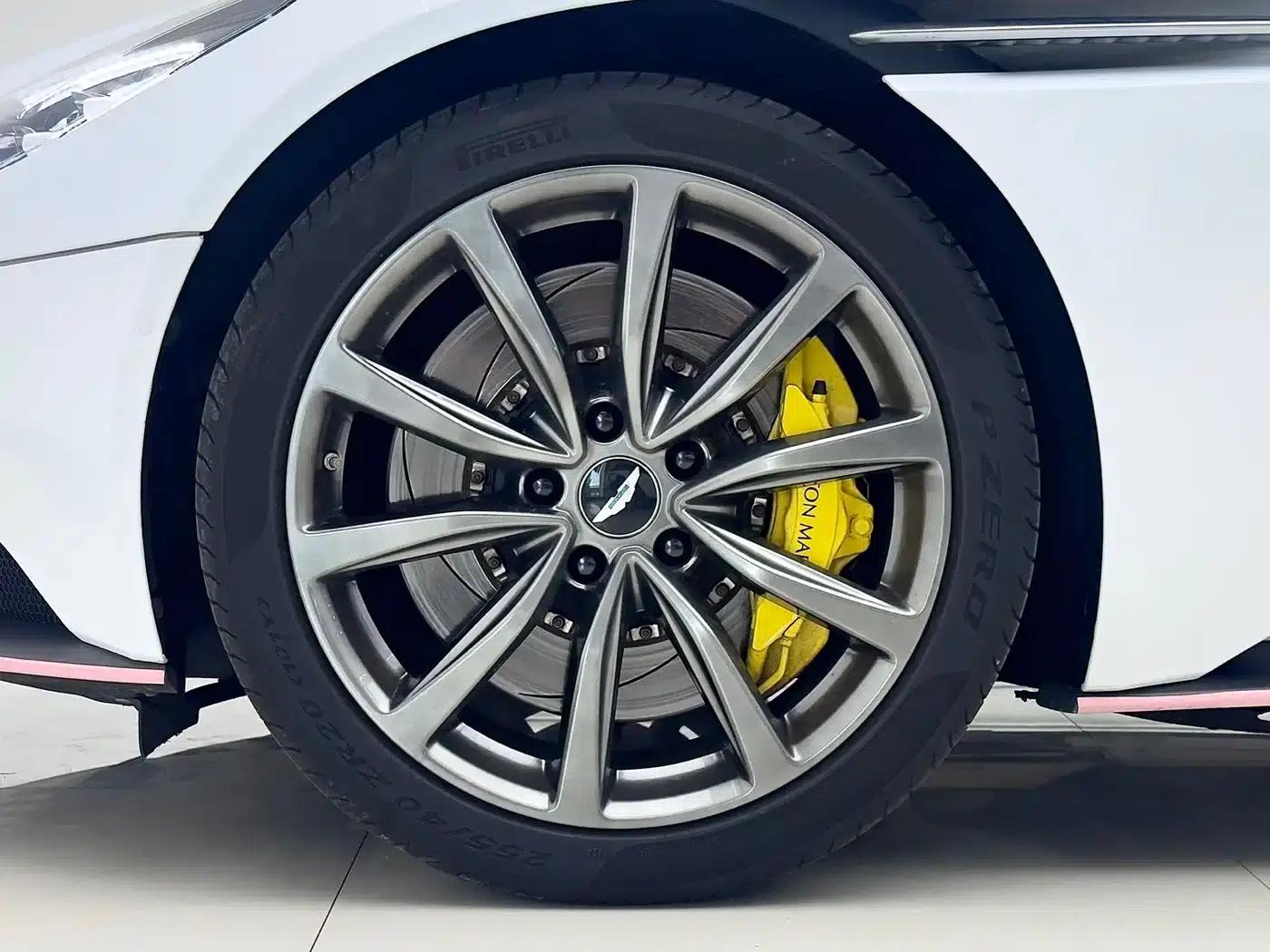Aston Martin DB11 2019 4.0T V8 Coupe — миниатюра 16