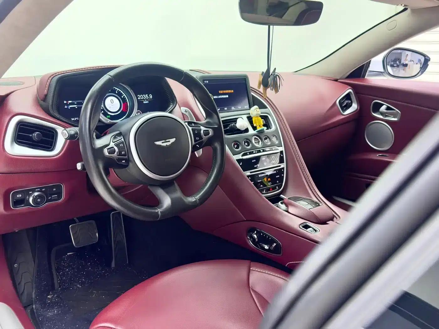Aston Martin DB11 2019 4.0T V8 Coupe — миниатюра 17
