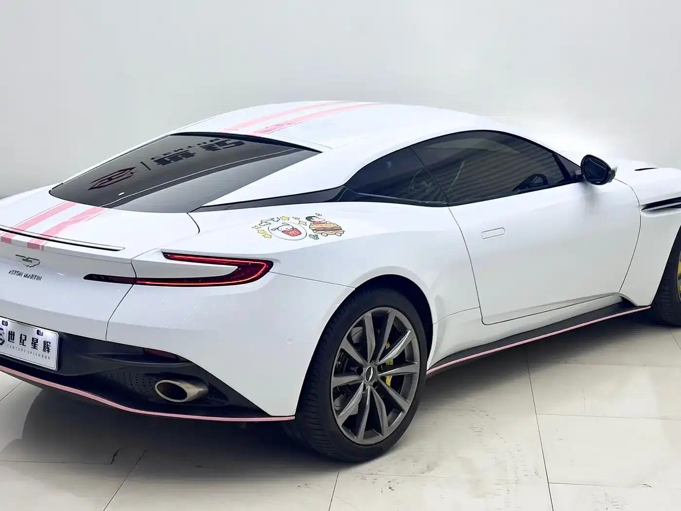 Aston Martin DB11 2019 4.0T V8 Coupe — миниатюра 7