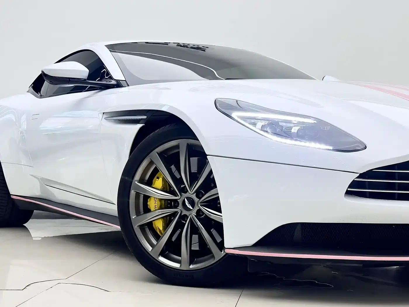 Aston Martin DB11 2019 4.0T V8 Coupe — миниатюра 10