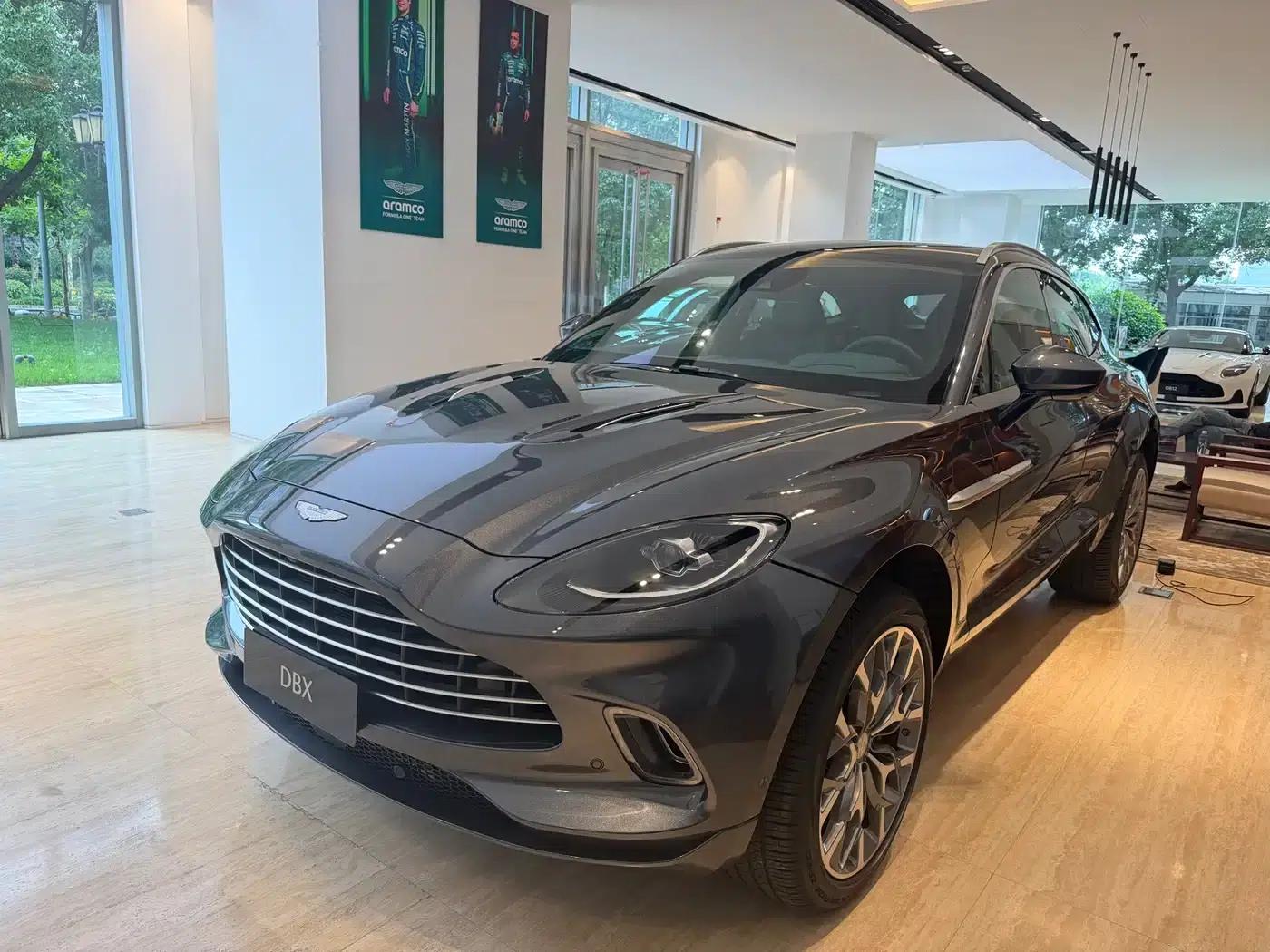 2024 Aston Martin DBX 4.0T V8 — миниатюра 1