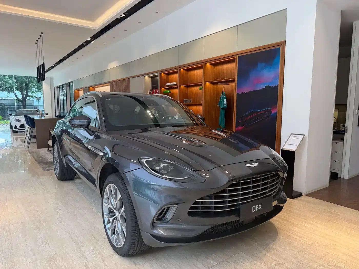 2024 Aston Martin DBX 4.0T V8 — миниатюра 3