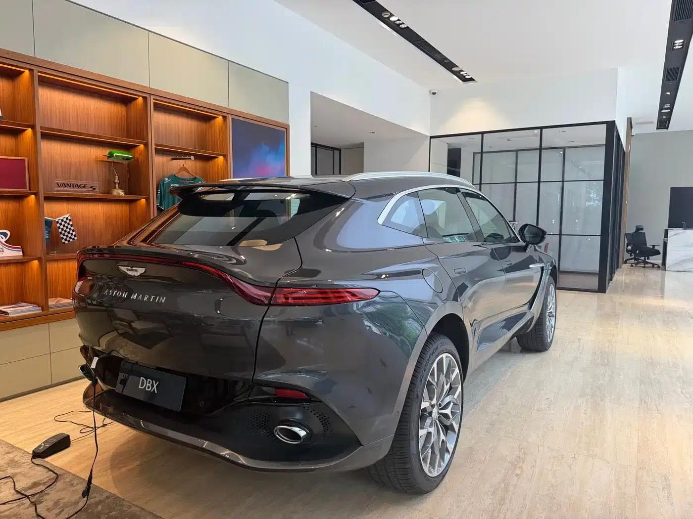 2024 Aston Martin DBX 4.0T V8 — миниатюра 7