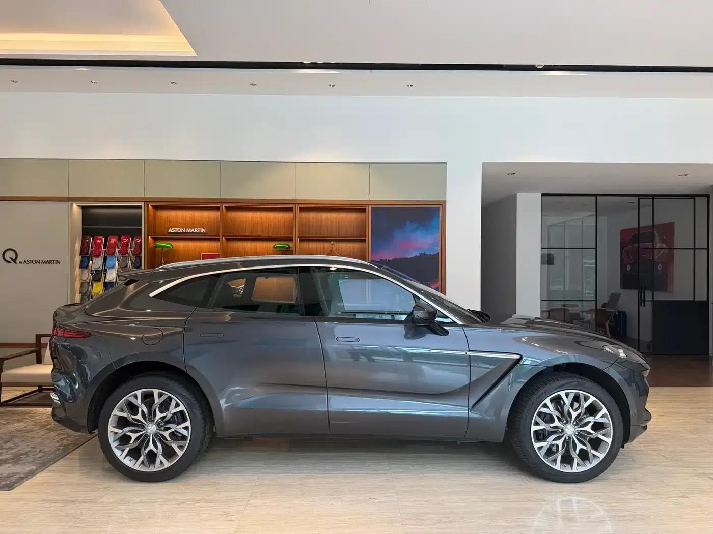 2024 Aston Martin DBX 4.0T V8 — миниатюра 8