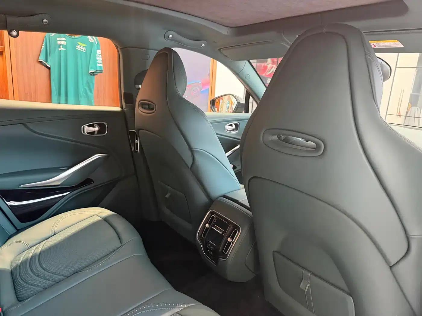 2024 Aston Martin DBX 4.0T V8 — миниатюра 10