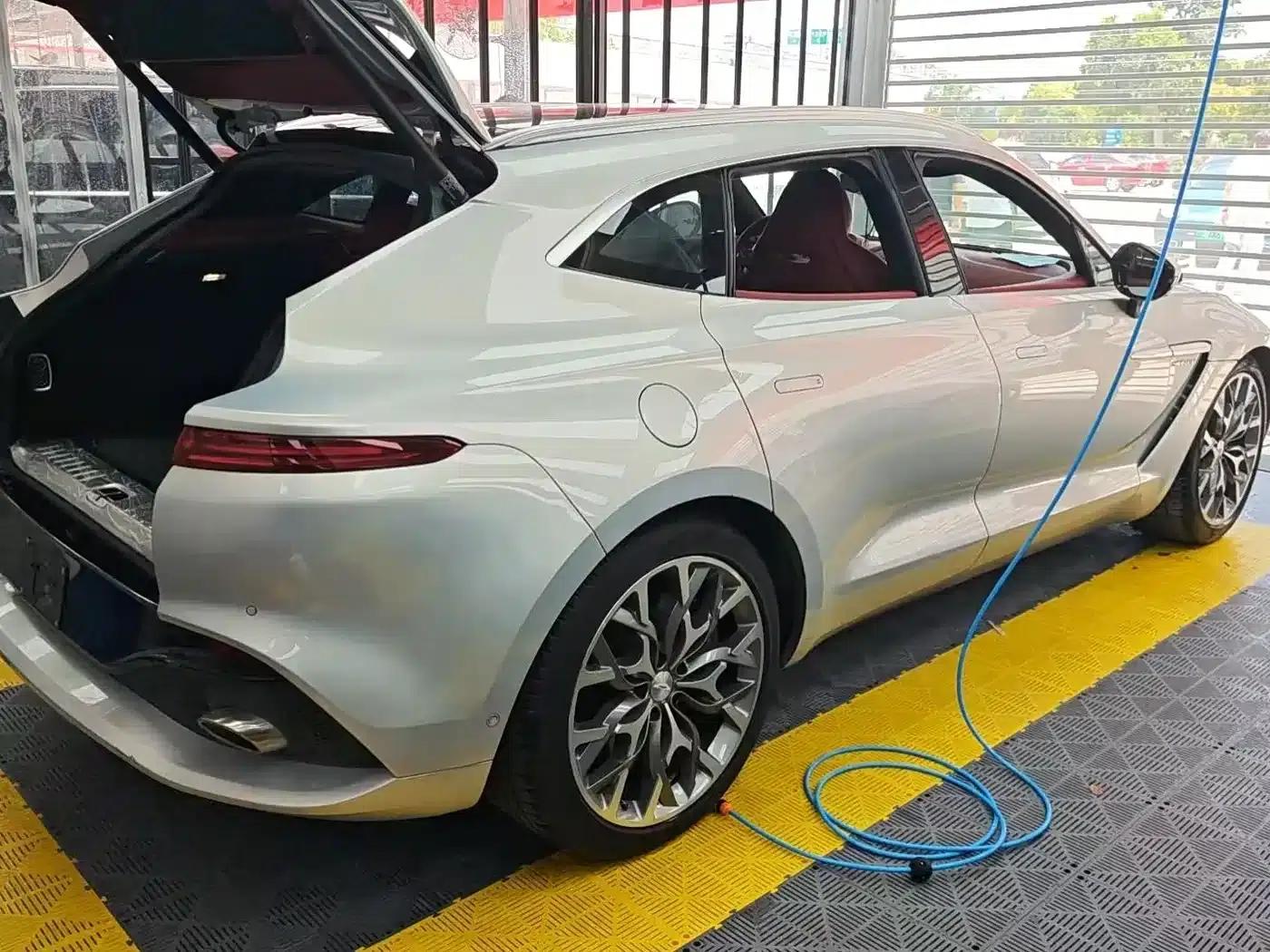 Aston Martin DBX 2023 3.0T STRAIGHT-SIX — миниатюра 3