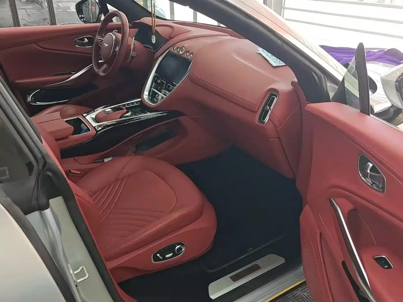 Aston Martin DBX 2023 3.0T STRAIGHT-SIX — миниатюра 4