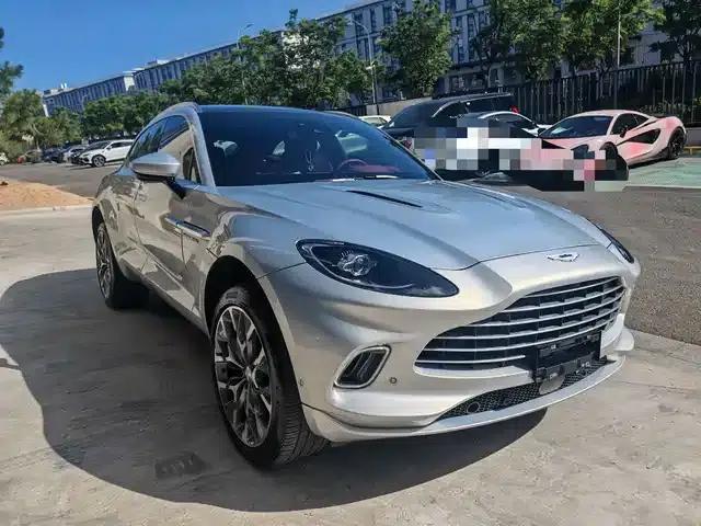 Aston Martin DBX 2023 3.0T STRAIGHT-SIX