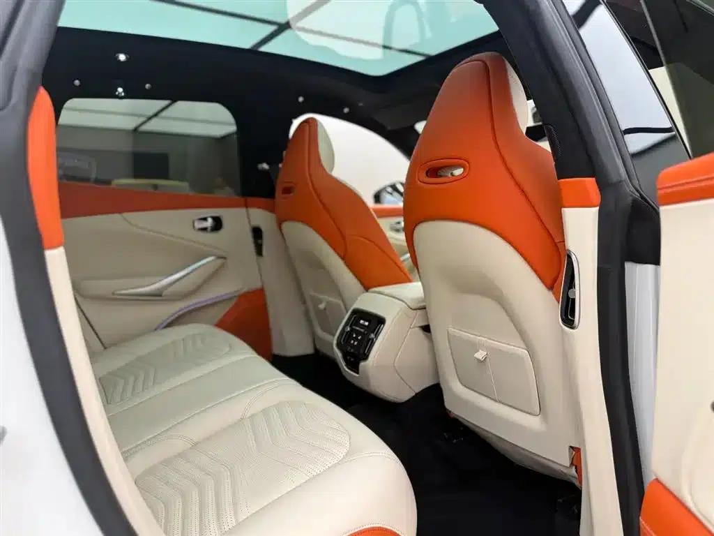 Aston Martin DBX 2020 4.0T V8 — миниатюра 12
