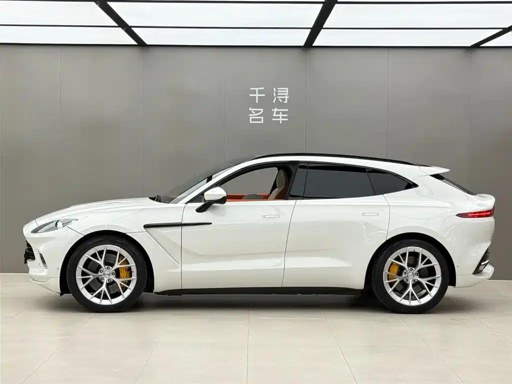 Aston Martin DBX 2020 4.0T V8 — миниатюра 3