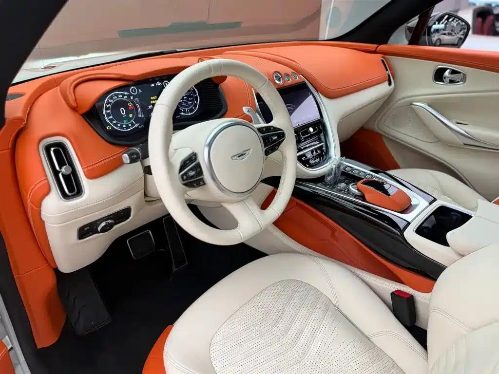 Aston Martin DBX 2020 4.0T V8 — миниатюра 4