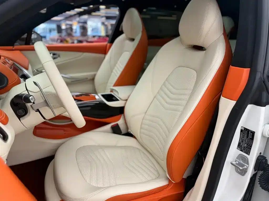 Aston Martin DBX 2020 4.0T V8 — миниатюра 5
