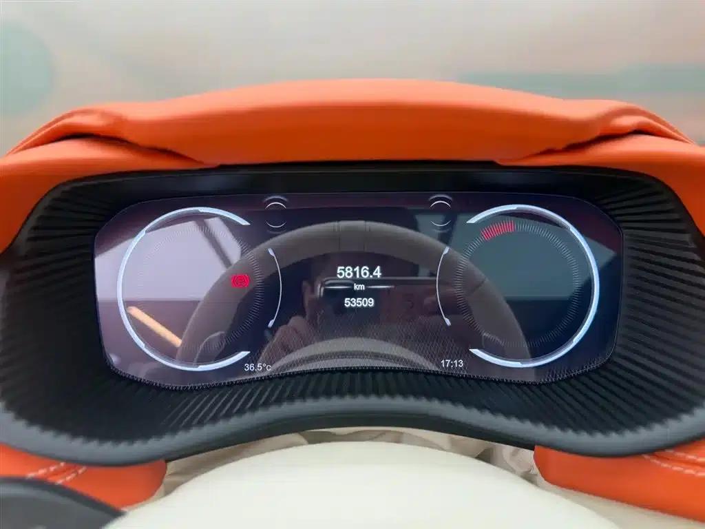Aston Martin DBX 2020 4.0T V8 — миниатюра 6