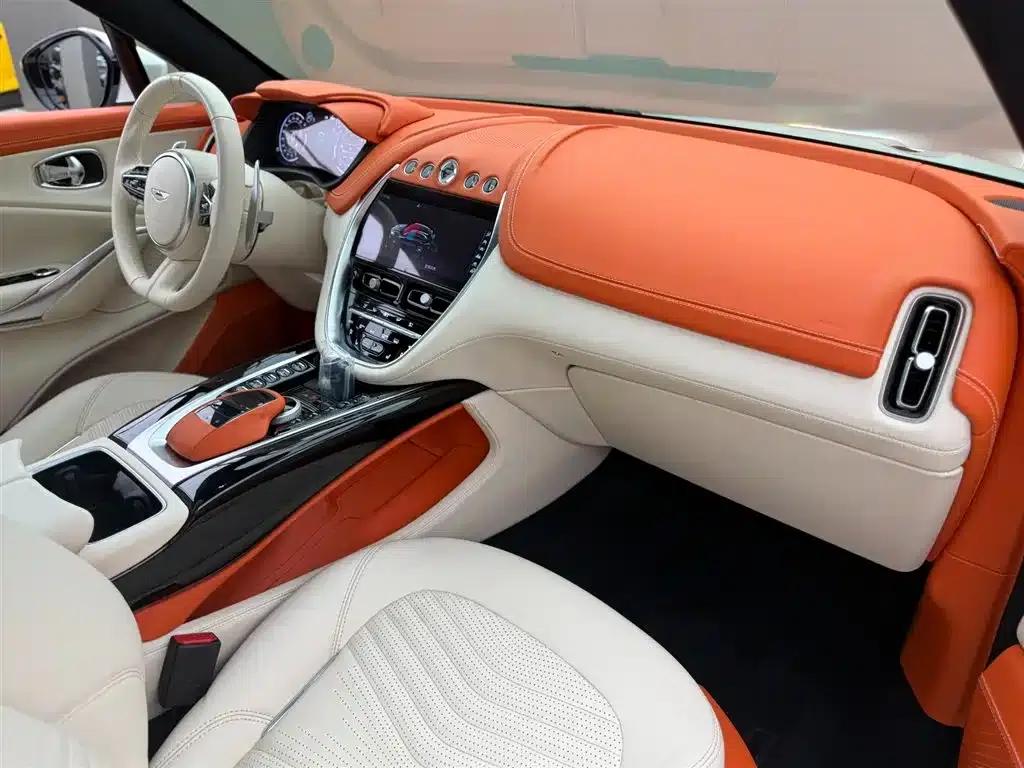 Aston Martin DBX 2020 4.0T V8 — миниатюра 10
